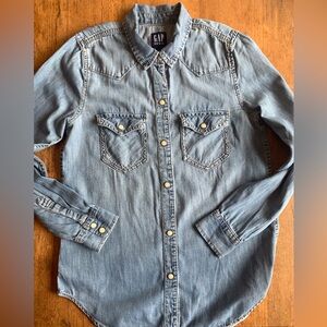 GAP Light Blue Denim Snap Close Shirt
